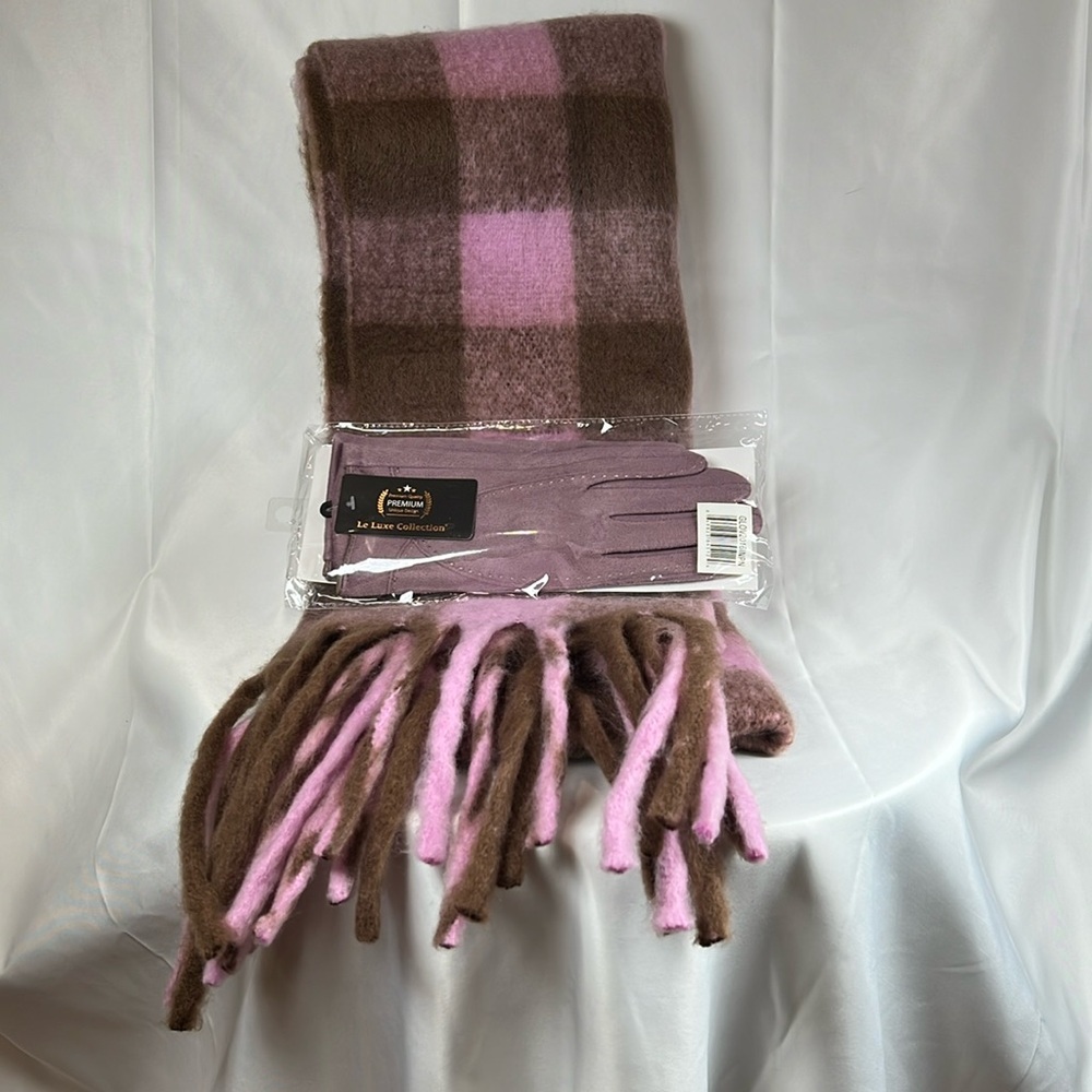 Stunning mauve & brown polyester scarf 🧣& Premium gloves in matching mauve.